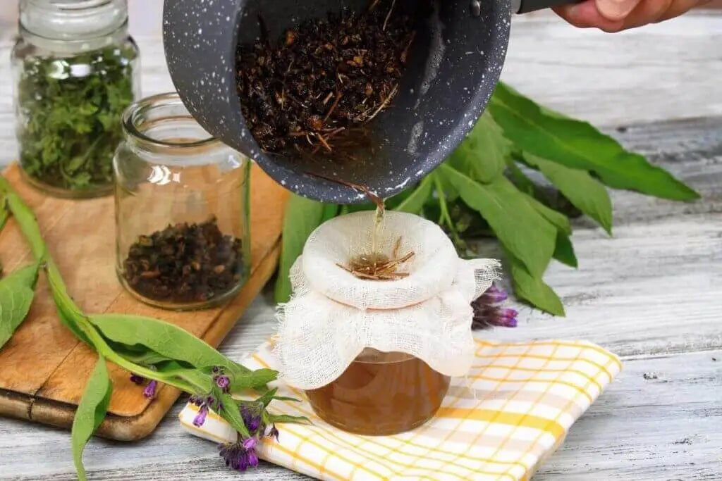 Comfrey Oil as an Ingredient in Artisanal Products